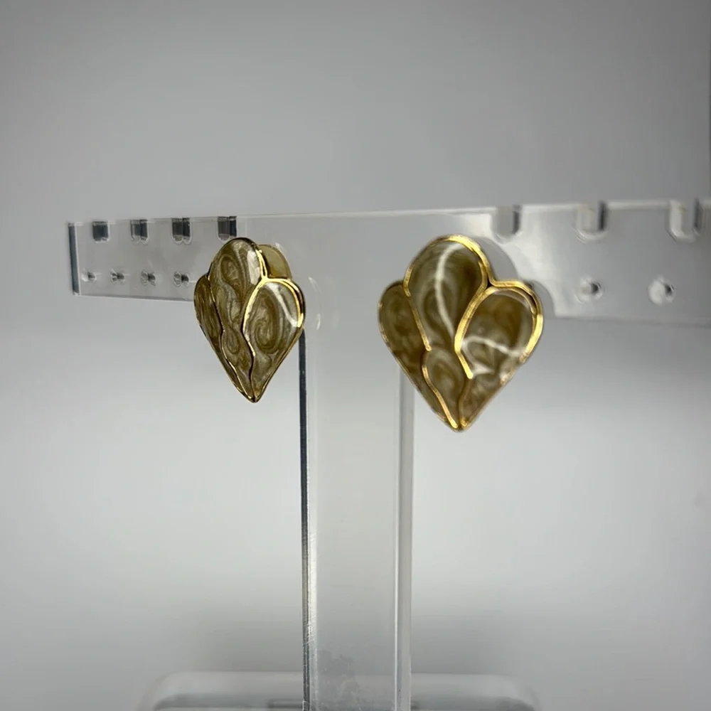 Elegant Gold and Jade Floral Earrings